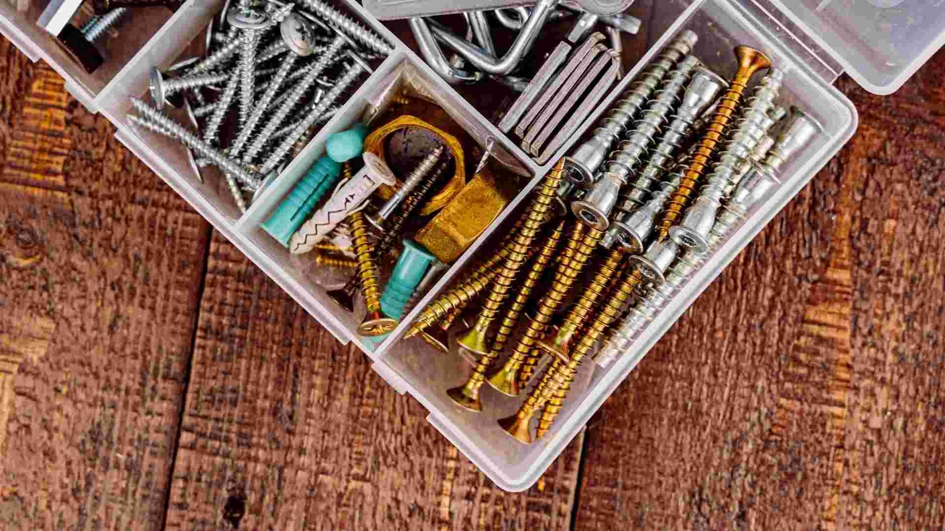 sử dụng loại vít nào cho chân bàn