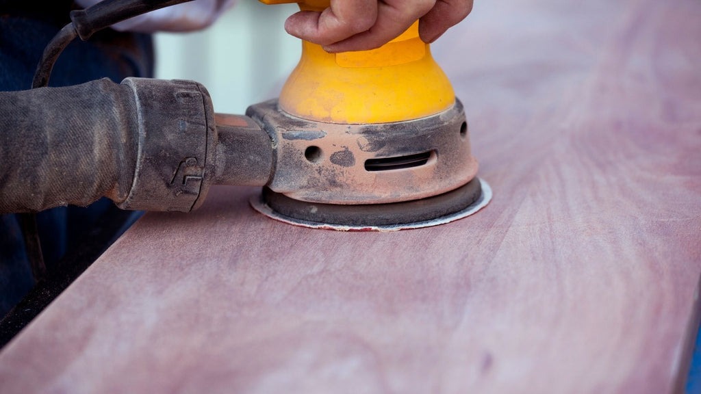Bắt đầu với giấy nhám thô 80–100 grit