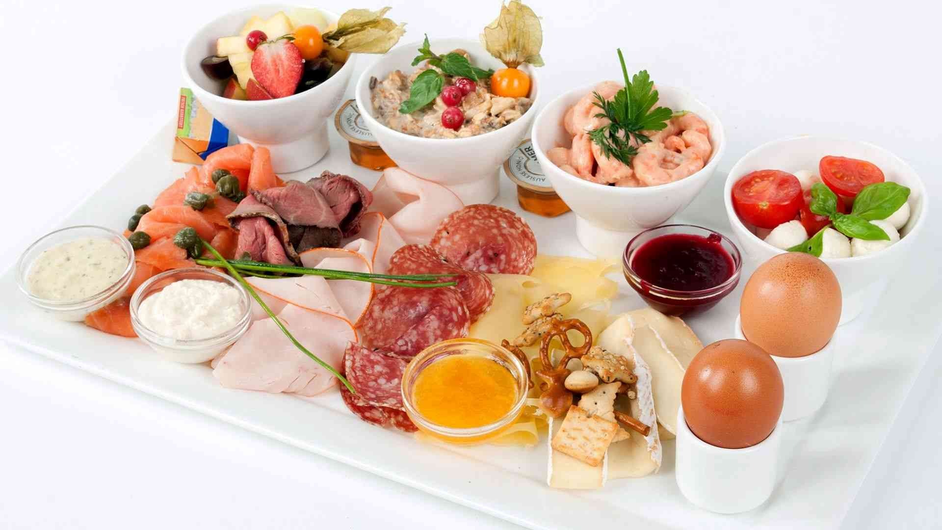 Tấm nhựa có nhiều màu sắc và hoa văn khác nhau
