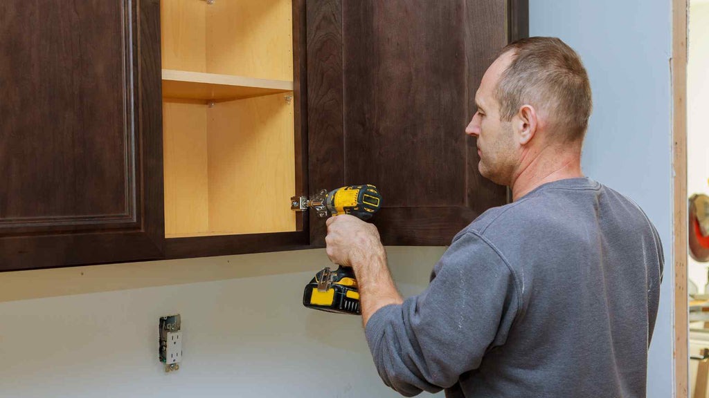 Cách đo chiều cao tủ trên cùng trước khi lắp tủ dưới